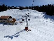 Schönried-Horneggli - 3pers.| Seggiovia ad alta velocità (ad agganciamento automatico) con cupole di protezione