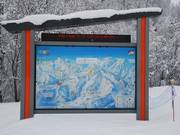 Tabellone informativo con informazioni aggiornate