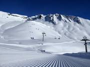 Pista perfettamente preparata nell’area sciistica First