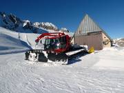 Battipista sul ghiacciaio Presena