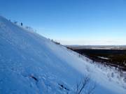 Ripido pendio di neve fresca a Levi
