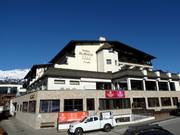 L’hotel Mein Almhof direttamente alla fine della pista verso Nauders