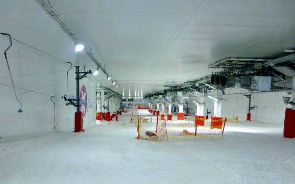 Stazione a valle più alta nel Sud-Est  dell'Inghilterra – struttura per lo sci indoor Snozone - Milton Keynes
