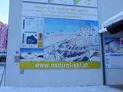 Tabellone informativo alla stazione a valle