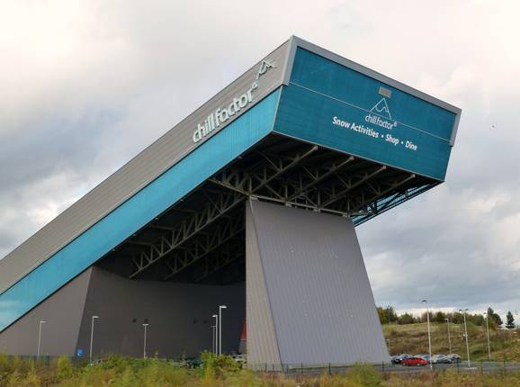 La pista da sci al coperto dall'esterno