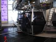 Le cabine vengono pulite anche durante il giorno.