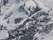 Il paese di Saint Sorlin d’Arves si estende lungo le piste verso monte.
