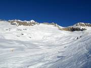 Vista sui pendii di neve fresca dell'Hohstock