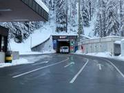 Ingresso al tunnel Munt La Schera dalla Svizzera