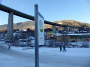 Fermata dell'autobus direttamente alla stazione a valle della Bergeralmbahn