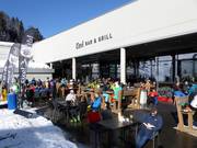 Après-ski bar alla stazione a valle della Hartkaiserbahn a Ellmau