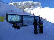 Tabellone informativo alla stazione a monte