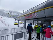 Jaworzyna-Skrzyczne - 4pers.| Seggiovia ad alta velocità (ad agganciamento automatico) con cupole di protezione