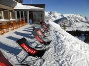 Concludere la giornata di sci sulla sedia a sdraio (Gamsalp)