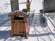 Cestino dei rifiuti all’accesso dell’impianto di risalita