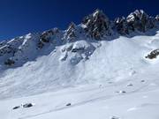 Pendii di neve fresca allo skilift Dadens