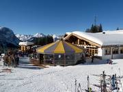 Bar con ombrelloni presso Tiroler Haus