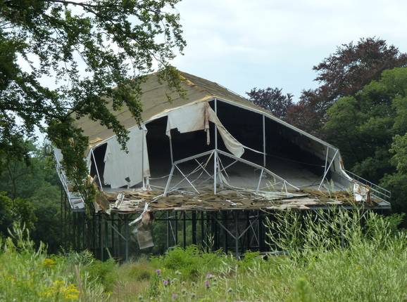 L'ex ex-skihalle è stata parzialmente demolita.
