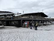 Main Lodge alla stazione a valle con i diversi ristoranti