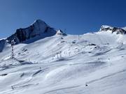 Vista dalla Kristallbahn sulle piste del ghiacciaio e sullo snowpark del Kitzsteinhorn
