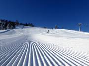 Preparazione delle piste di prima classe a St. Johann in Tirol