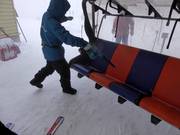 In caso di nevicata, la neve viene soffiata via dal sedile.