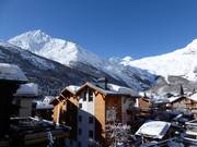 Vista dall'hotel a Saas-Fee sulle montagne