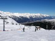 Snowpark, seggiovia Karleitenbahn e Sunnalm - sullo sfondo: Innsbruck