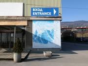 Tabellone informativo obsoleto alla stazione a valle