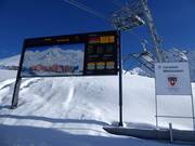 Tabellone informativo alla stazione intermedia Corvatsch