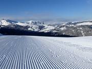 Preparazione delle piste di prima classe al Mont de Sëura