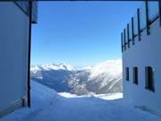 Inizio della giornata sugli sci in montagna