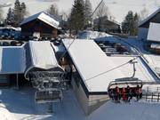 Hochmoos Express - 6pers.| Seggiovia ad alta velocità (ad agganciamento automatico) con cupole di protezione