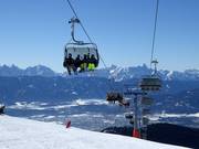 Gipfelbahn - 4pers.| Seggiovia ad alta velocità (ad agganciamento automatico) con cupole di protezione