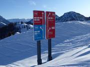 Segnaletica con gradi di difficoltà a colori (blu=facile, rosso=medio, nero=difficile)