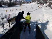 Assistenza per la salita allo skilift a piattello