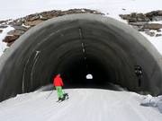 Attraversamento dello ski tunnel sul Kaunertaler Gletscher
