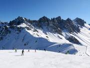 Partenza della discesa femminile con panorama sull'Hoadl