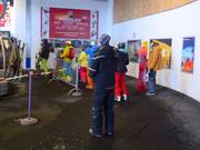 Personale attento alla funivia