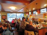 Après-ski al bar della Creekside Lodge