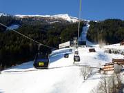 Con la funivia Spieljoch si sale verso la montagna.