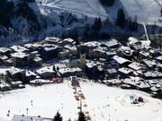 Vista su Saalbach con le piste adiacenti