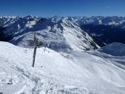 Pendii di neve fresca presso la Hochalpila