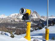 Potente cannone da neve a Cortina d'Ampezzo