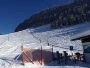 Tracce nella neve fresca presso lo skilift Rinnerlift