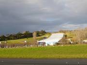 Vista sulla Skihalle Snowplanet dall'autostrada