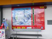 Tabellone informativo alla stazione intermedia incl. stato degli impianti e delle piste