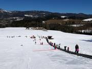 Lunga tappeto mobile a valle