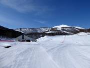Vista dalla stazione a valle Hanazono verso il Mt. Niseko Annupuri
