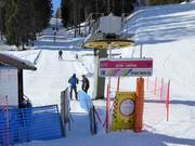 Alla sciovia a piattello viene passato il piattello